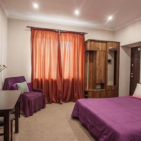 Central Cozy Apartment With Parking! Lviv Exterior photo