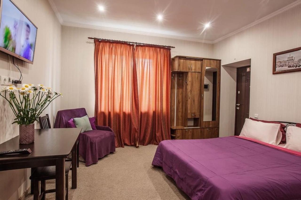 Central Cozy Apartment With Parking! Lviv Exterior photo
